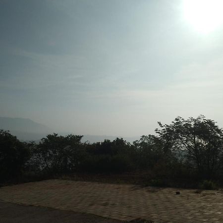 Mauli Hotel Lavasa Buitenkant foto